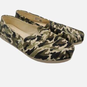 NWT Tom’s Camo Slip On Loafers Womens 7 Shoes Tan Flats Sneakers